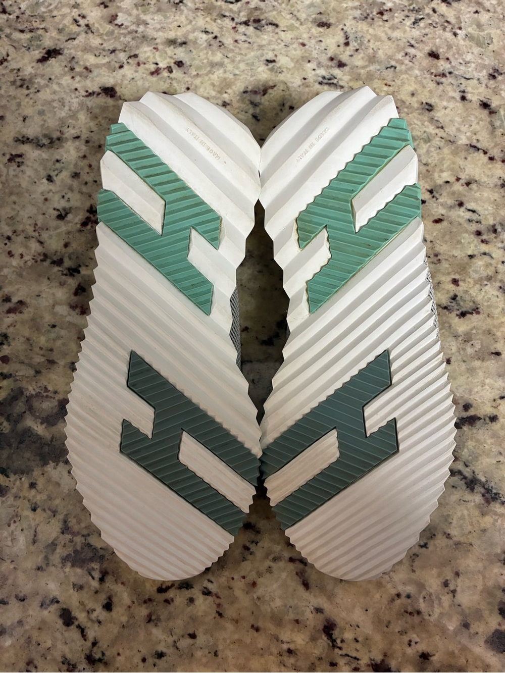 Hermès Women’s Bouncing Sneakers in a green and white Canvas and Suede - Picture 10 of 15